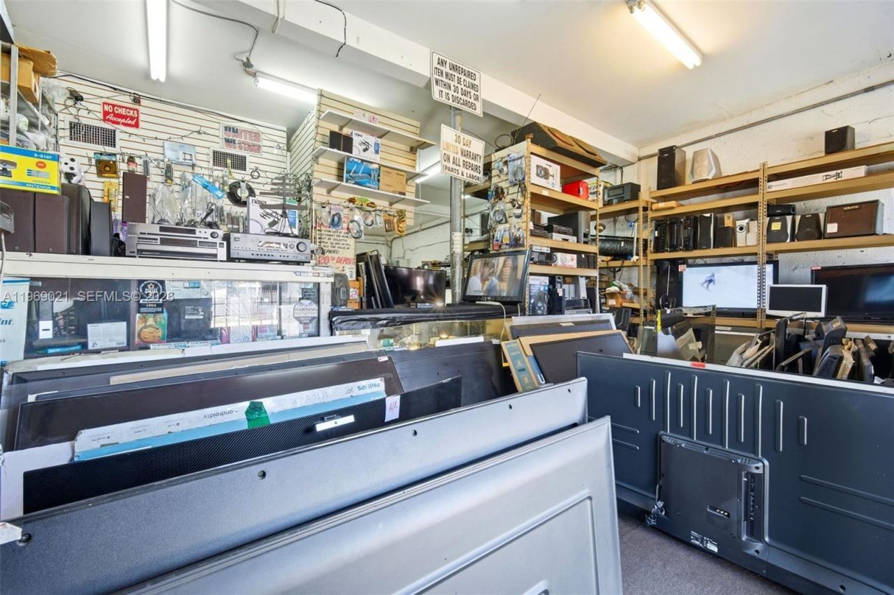 7004 NW 7th Ave , Miami, FL 33150 Photo