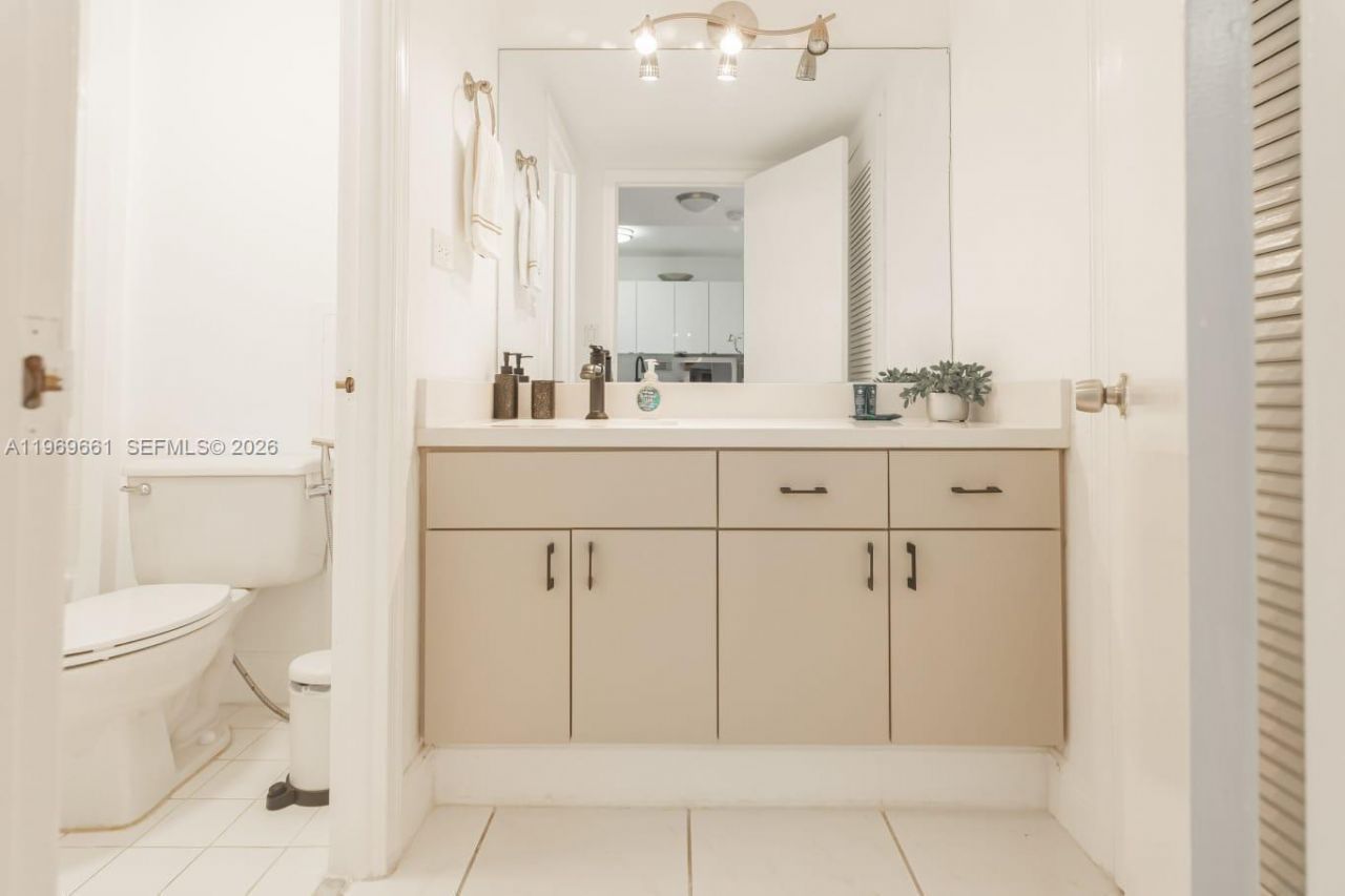 2301 Collins Ave, Unit 423, Miami, FL 33139 Photo