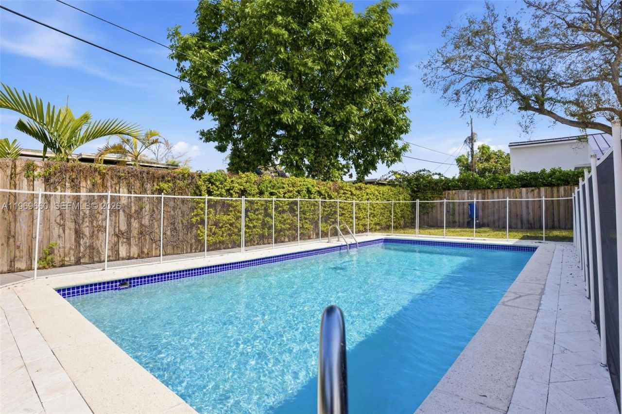 5851 SW 15th St, West Miami, FL 33144 Photo