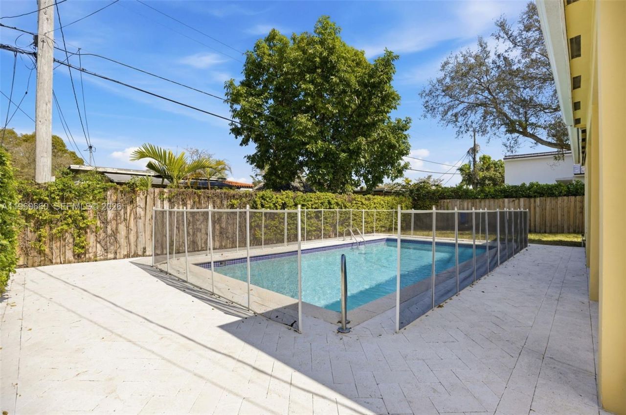 5851 SW 15th St, West Miami, FL 33144 Photo