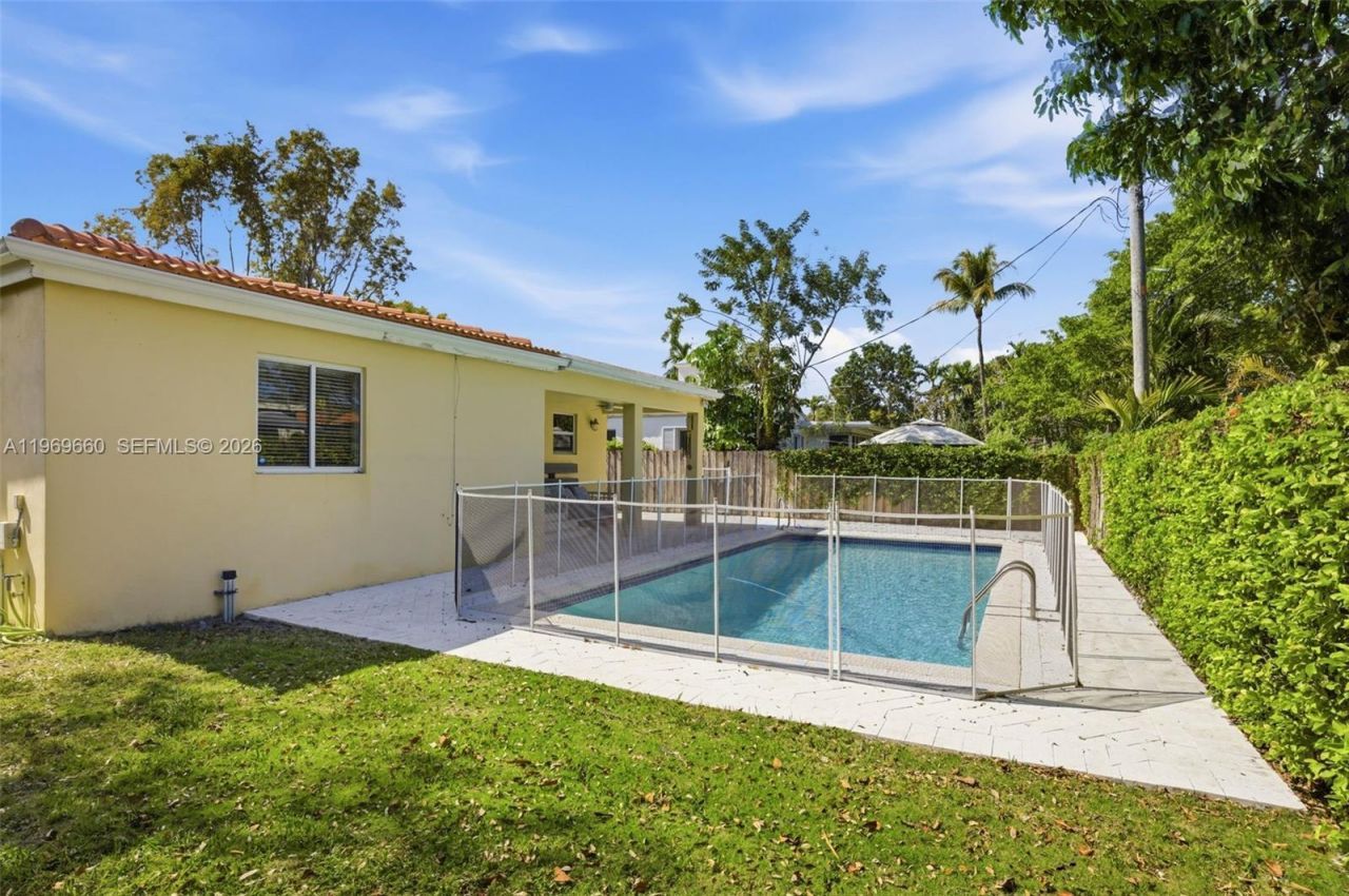 5851 SW 15th St, West Miami, FL 33144 Photo