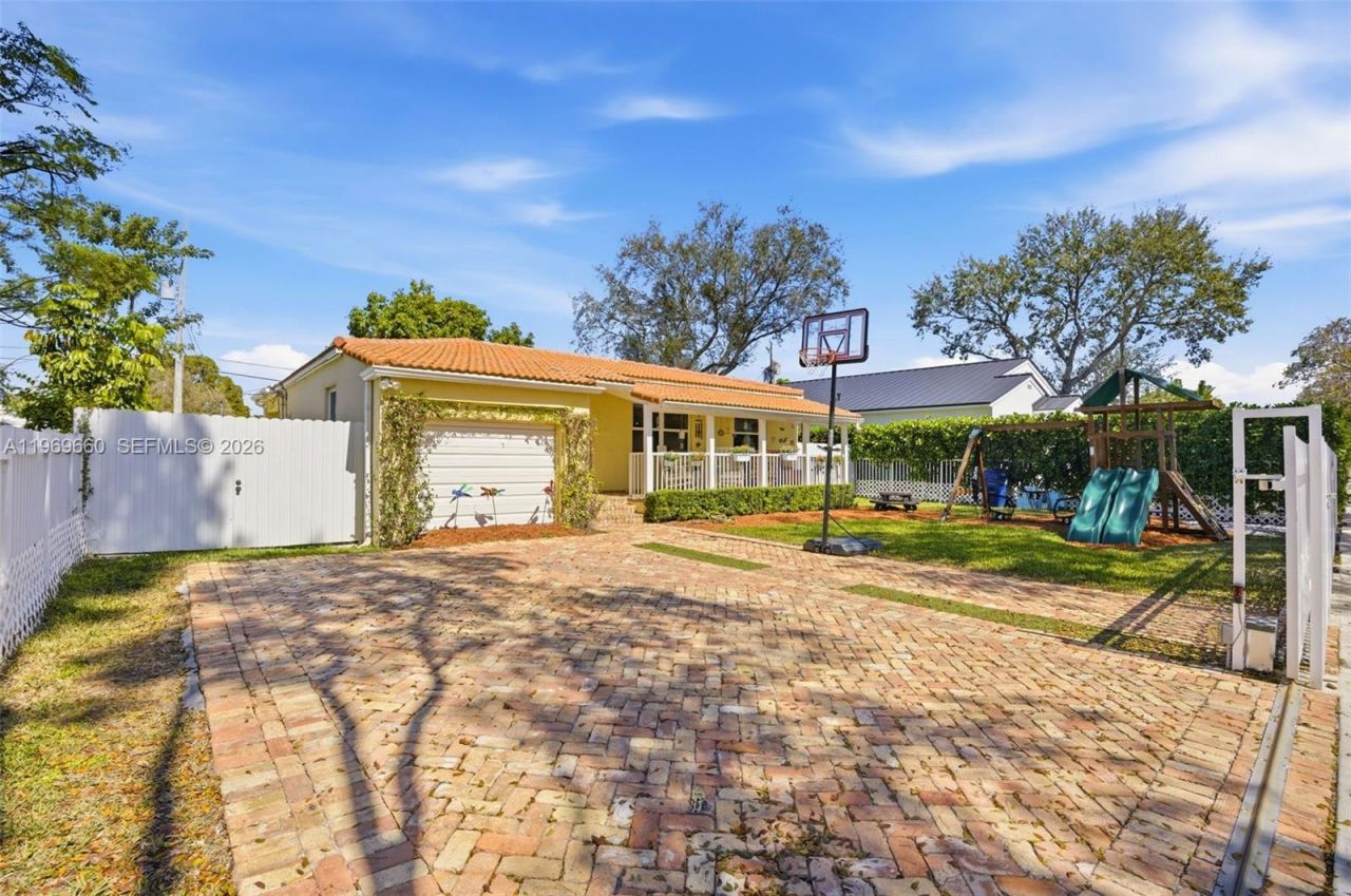 5851 SW 15th St, West Miami, FL 33144 Photo