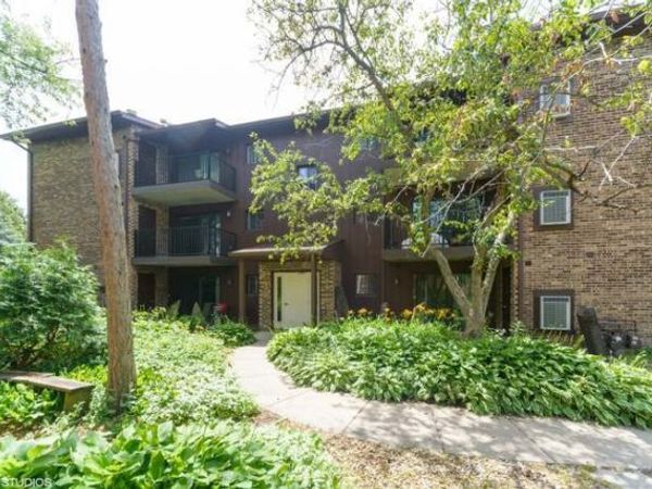 73 W Pier Drive, Unit 201, Westmont, IL 60559