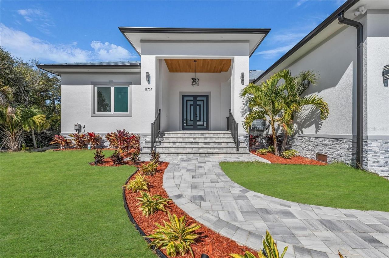 18702 Arapahoe Circle, Port Charlotte, FL 33948 Photo