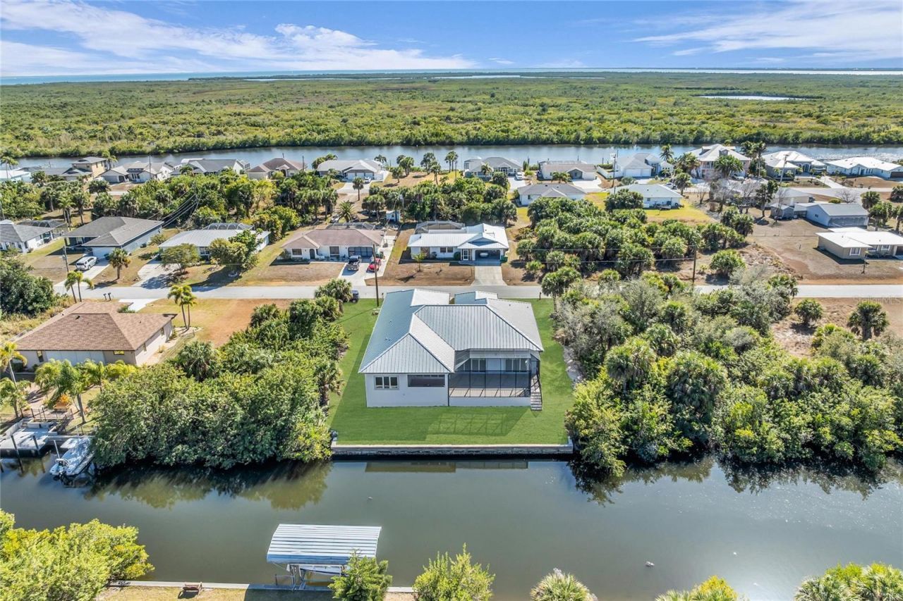 18702 Arapahoe Circle, Port Charlotte, FL 33948 Photo