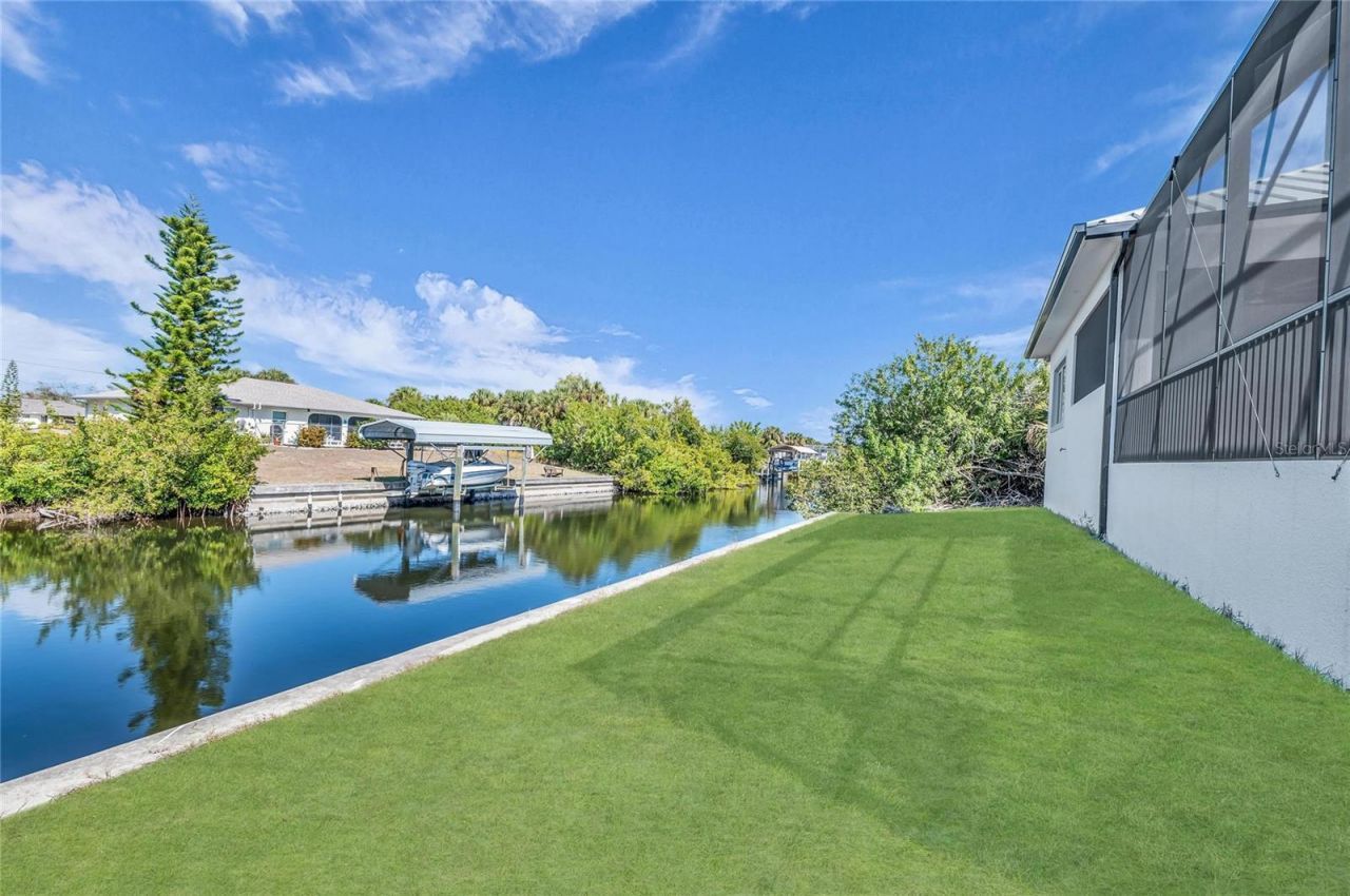 18702 Arapahoe Circle, Port Charlotte, FL 33948 Photo