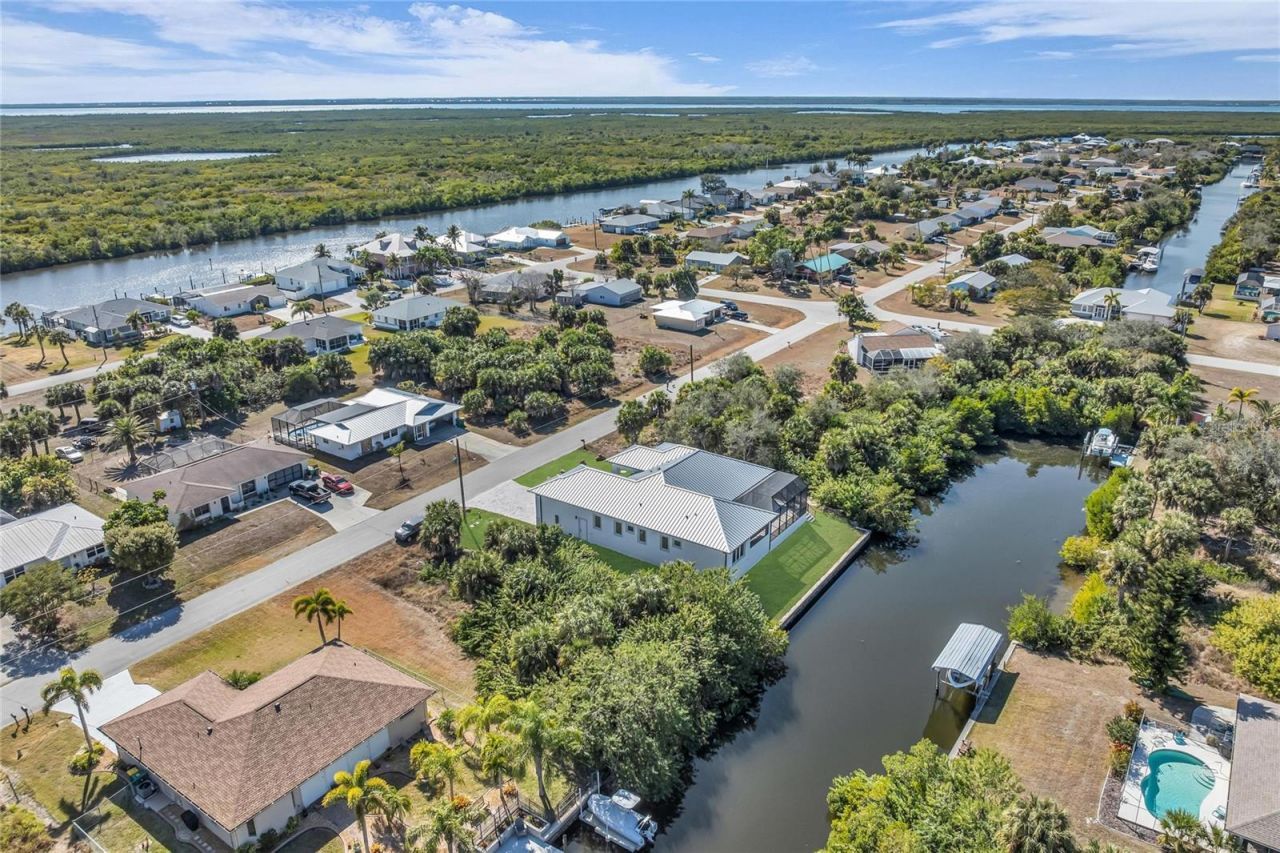 18702 Arapahoe Circle, Port Charlotte, FL 33948 Photo