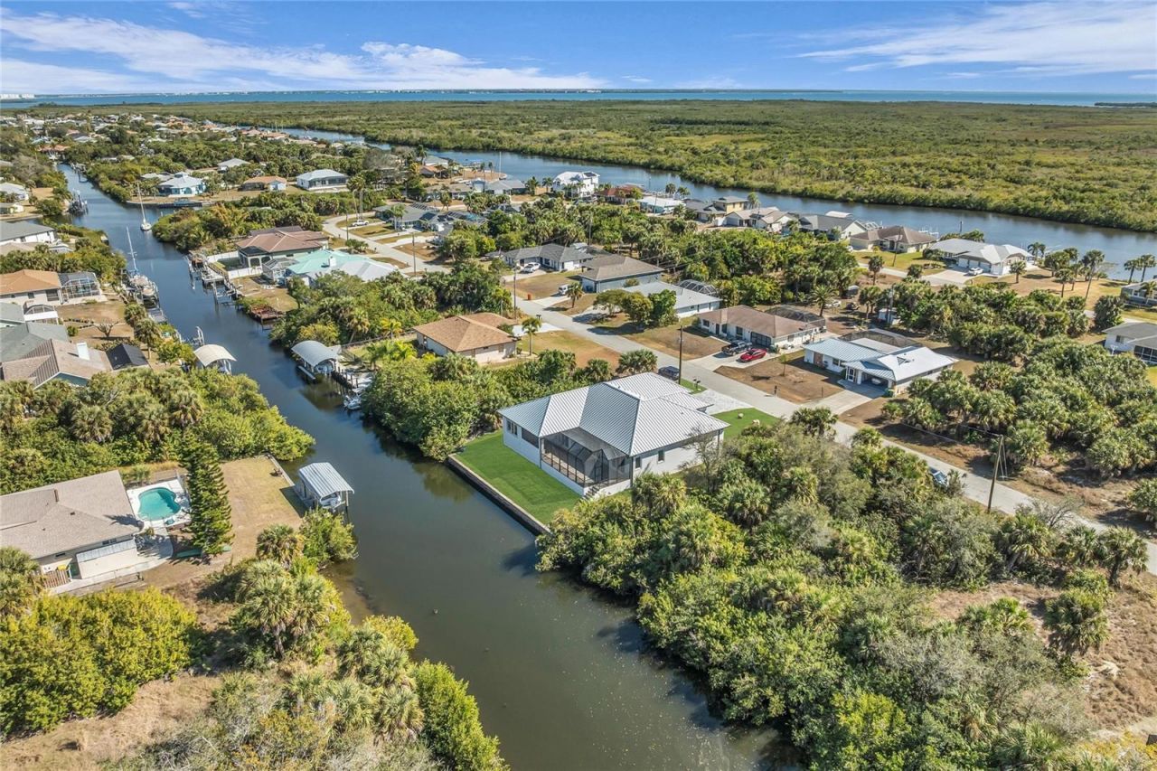 18702 Arapahoe Circle, Port Charlotte, FL 33948 Photo