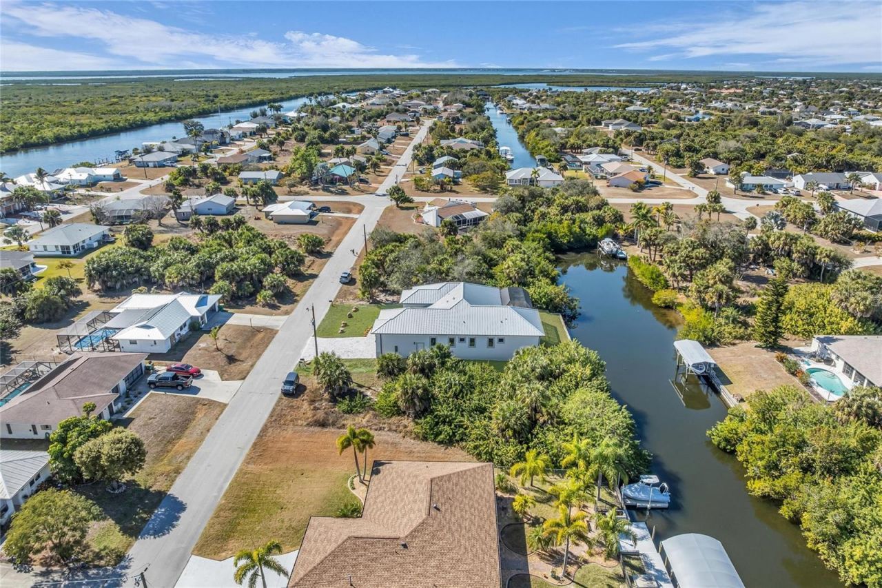 18702 Arapahoe Circle, Port Charlotte, FL 33948 Photo