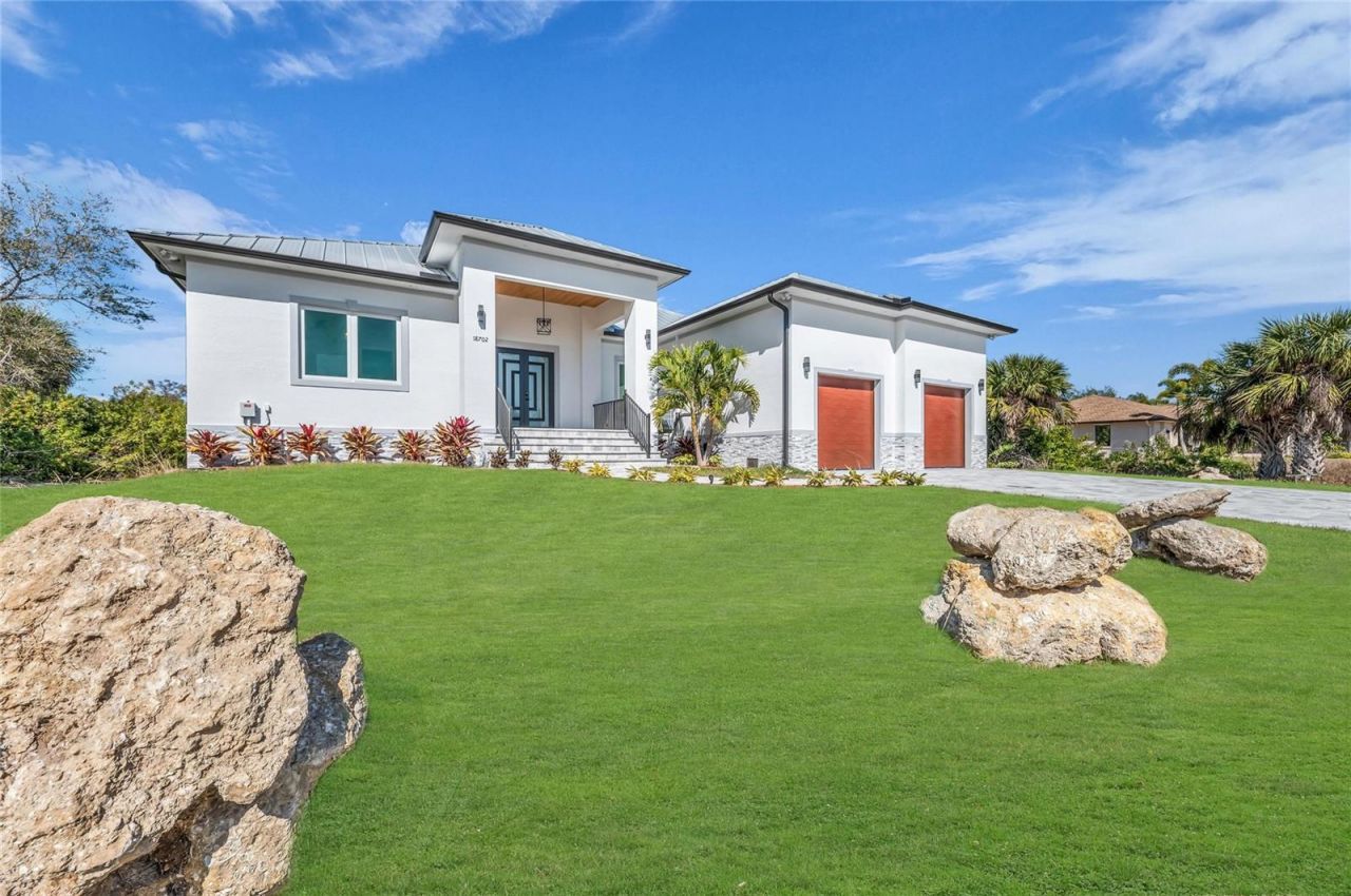 18702 Arapahoe Circle, Port Charlotte, FL 33948 Photo