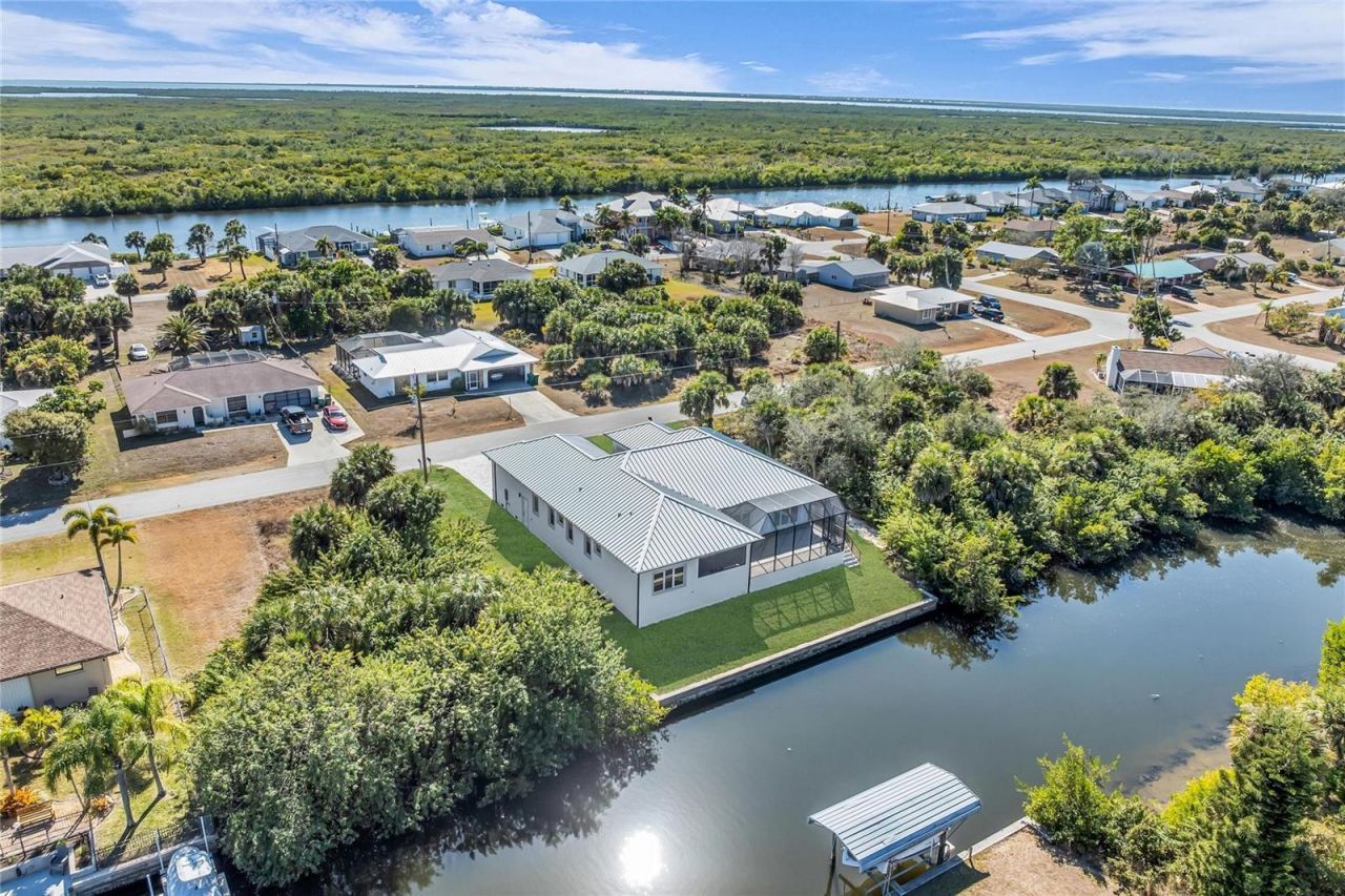 18702 Arapahoe Circle, Port Charlotte, FL 33948 Photo