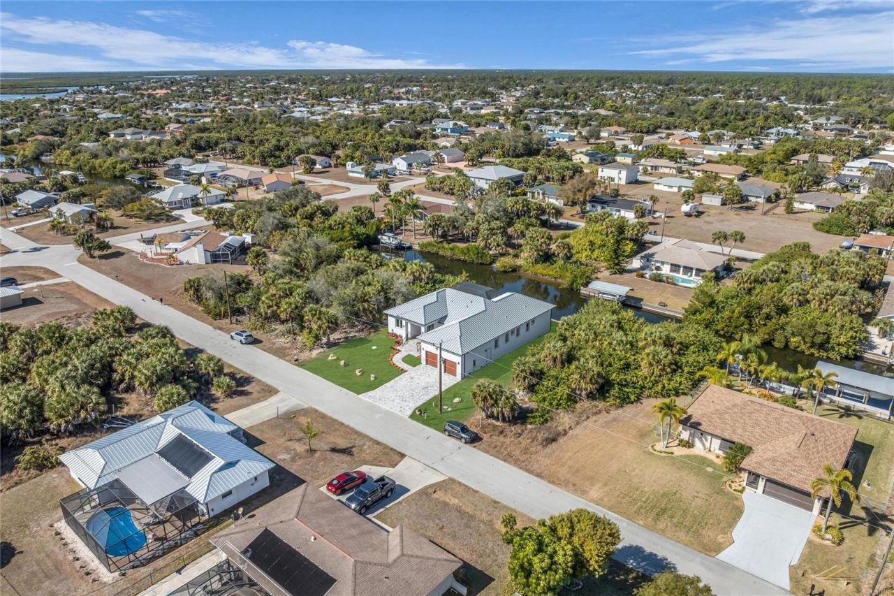 18702 Arapahoe Circle, Port Charlotte, FL 33948 Photo