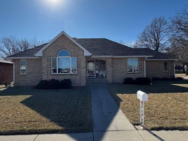 304 Regency Drive, York, NE 68467