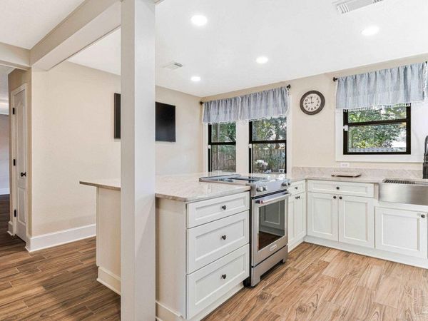 103 Highpoint Dr, Gulf Breeze, FL 32561