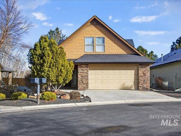6131 N Hazelbrook Ln, Garden City, ID 83714