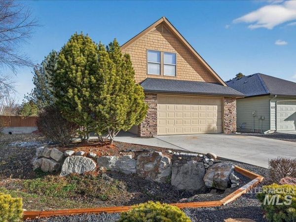 6131 N Hazelbrook Ln, Garden City, ID 83714