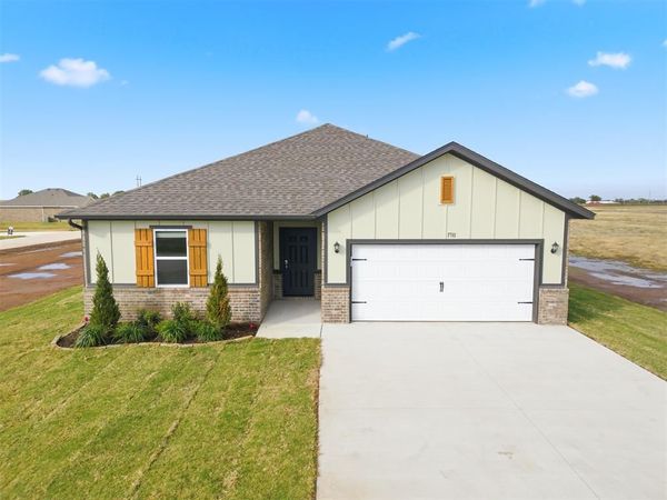 1710 Oak Way, Tuttle, OK 73089