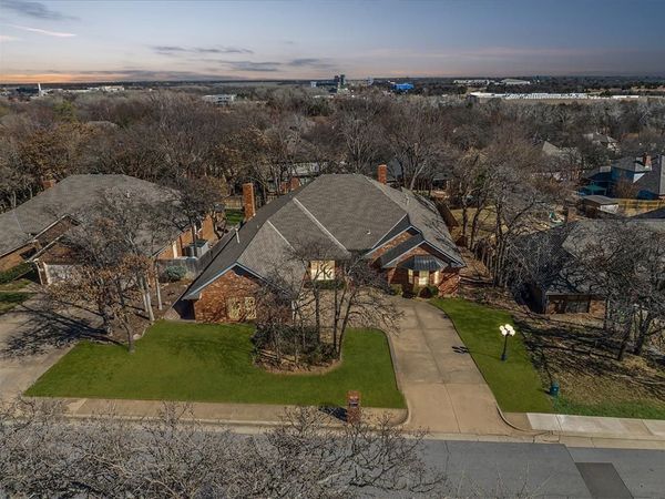 916 Fox Hill Drive, Edmond, OK 73034