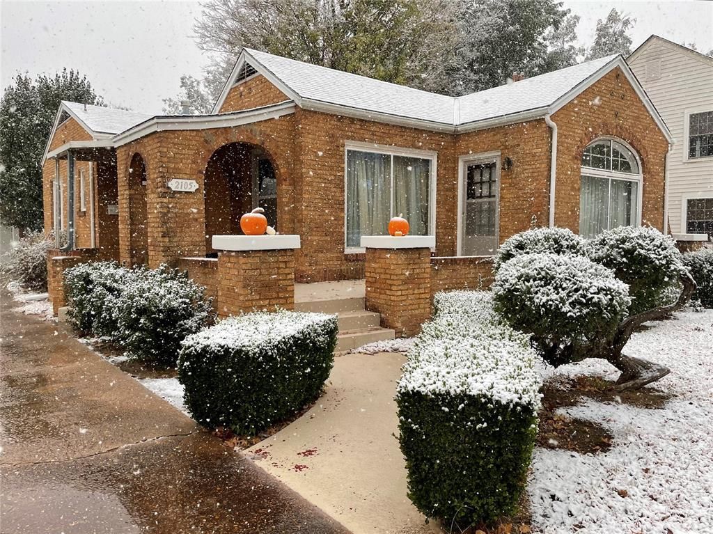 2105 W Broadway Avenue, Enid, OK 73703 Main Photo