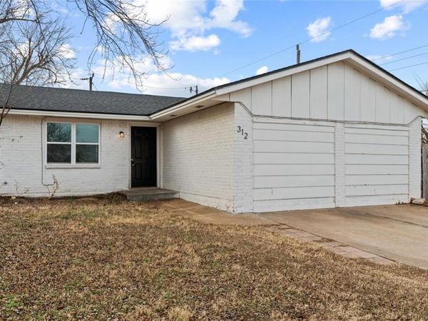 312 E Greenwood Lane, Mustang, OK 73064