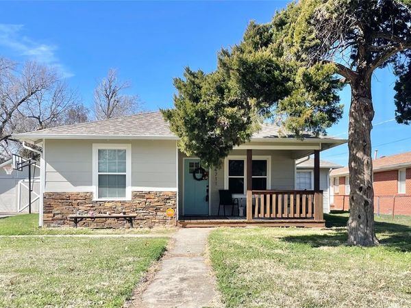 4711 N Grove Avenue, Warr Acres, OK 73122