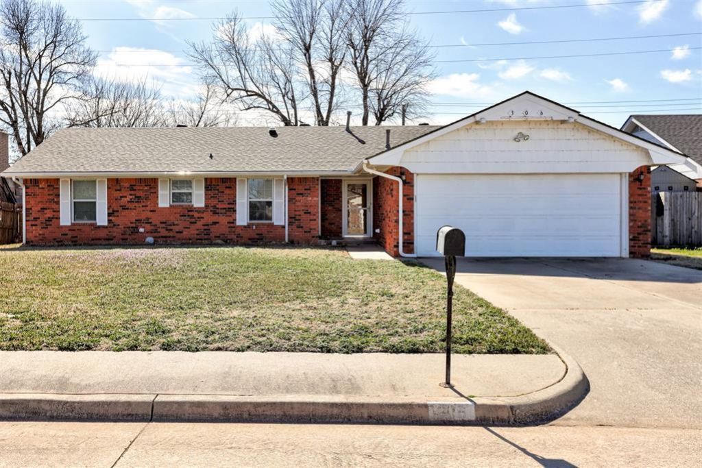 306 Vickie Drive, Yukon, OK 73099 Main Photo