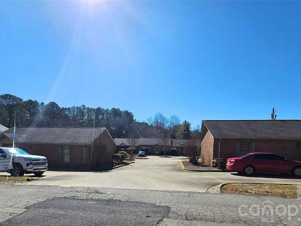 700 Battleground Court , Kings Mountain, NC 28086