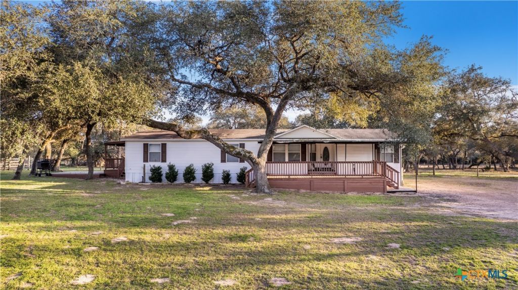 199 County Road 157a, Hallettsville, TX 77964 Main Photo