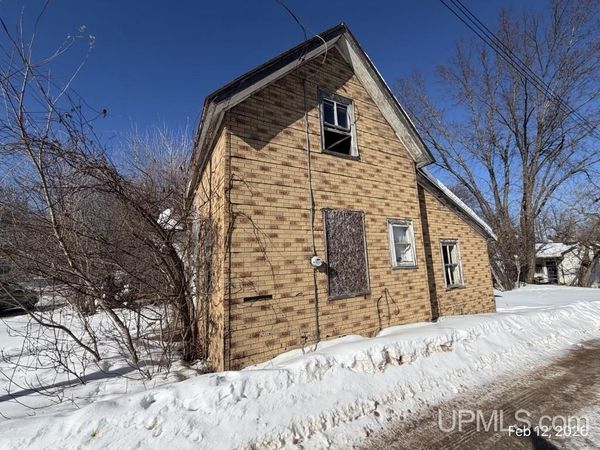 412 4th 1/2 Alley, Iron Mountain, MI 49801