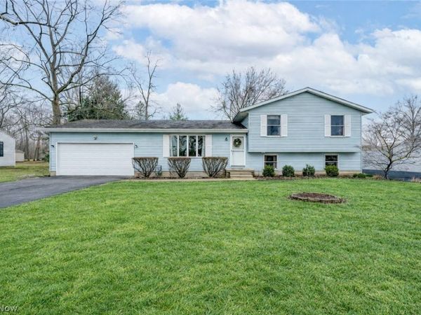 4957 E Calla Road, New Middletown, OH 44442