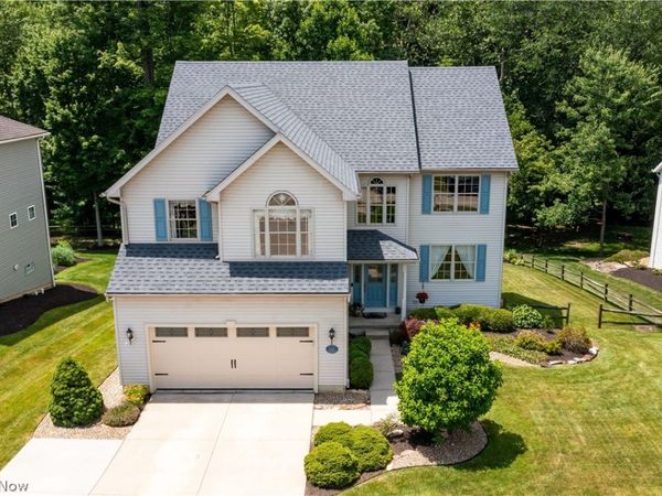 24895 W Northwood Drive, Olmsted Falls, OH 44138