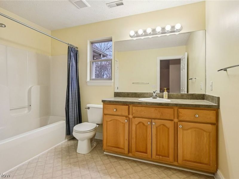 24895 W Northwood Drive, Olmsted Falls, OH 44138 Photo 24