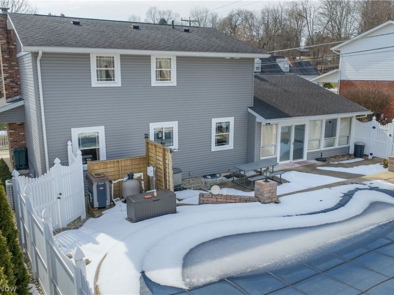 223 Watson Circle NE, New Philadelphia, OH 44663 Photo 2