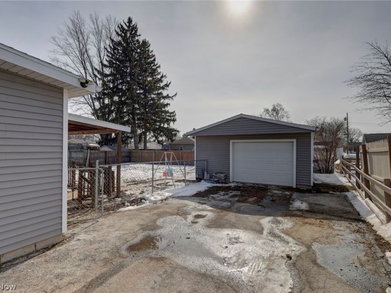 100 Winfield Court, Bellevue, OH 44811 Photo 3