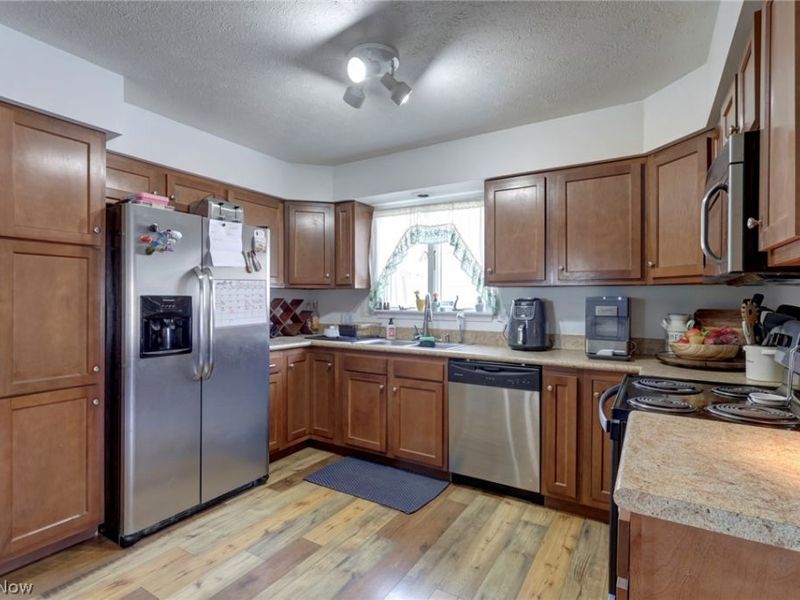 100 Winfield Court, Bellevue, OH 44811 Photo 9