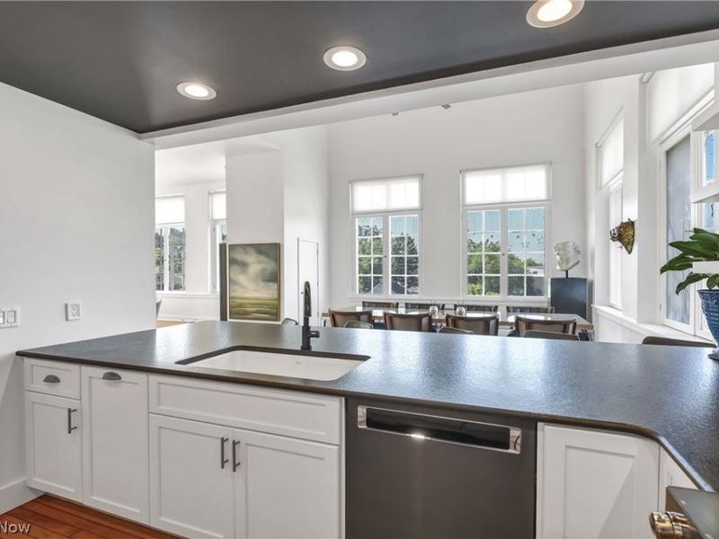 2043 Random Road, Unit 303, Cleveland, OH 44106 Photo 10