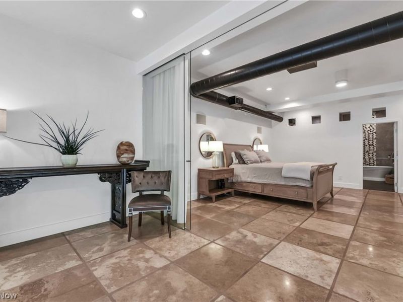 2043 Random Road, Unit 303, Cleveland, OH 44106 Photo 22