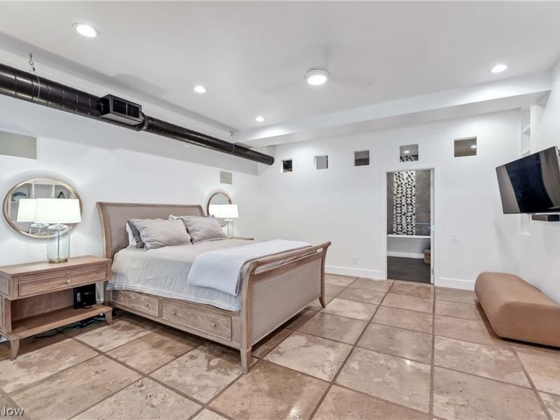 2043 Random Road, Unit 303, Cleveland, OH 44106 Photo 25