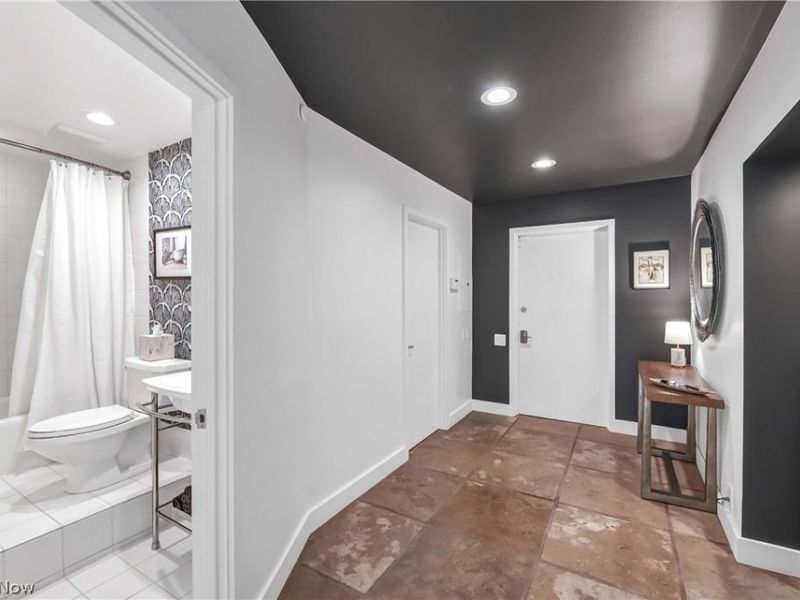 2043 Random Road, Unit 303, Cleveland, OH 44106 Photo 3