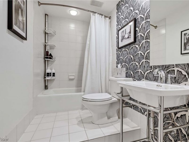 2043 Random Road, Unit 303, Cleveland, OH 44106 Photo 4