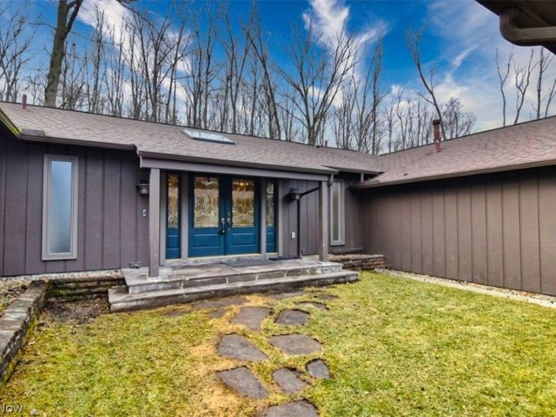 12894 Falling Water Road, Strongsville, OH 44136 Photo 2