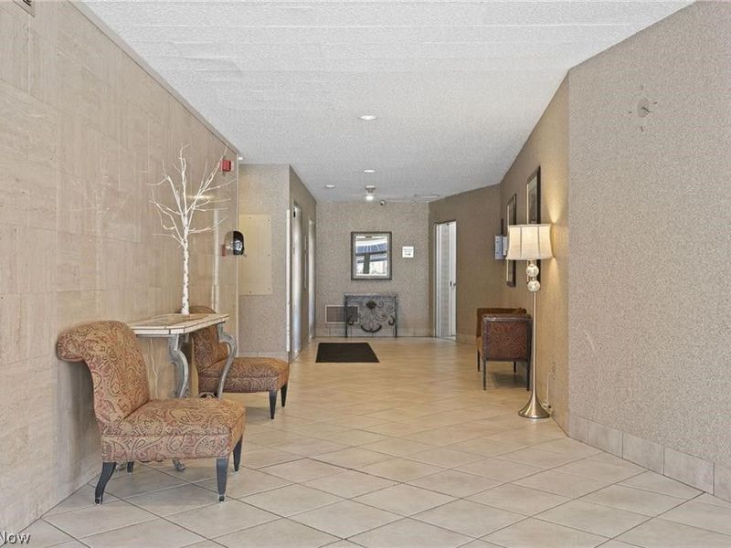 12520 Edgewater Drive, Unit 910, Lakewood, OH 44107 Photo 2