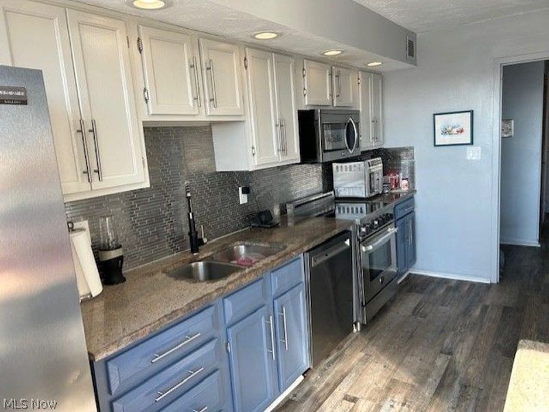 12520 Edgewater Drive, Unit 910, Lakewood, OH 44107 Photo 9