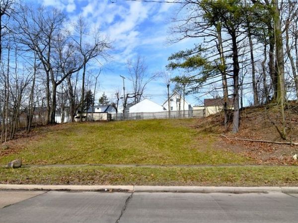 Meadowbrook Boulevard, University Heights, OH 44118