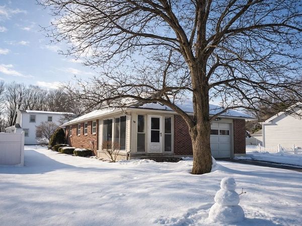 29 Lincoln St, Agawam, MA 01030