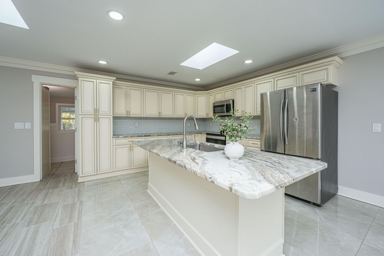 311 Adeline Drive Photo 12