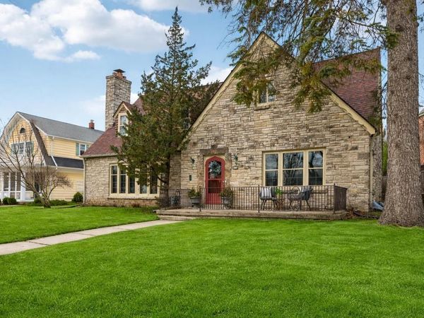 858 E Glen AVENUE, Whitefish Bay, WI 53217