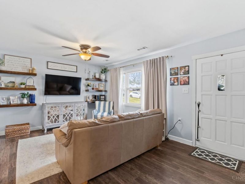 915 Sunrise Drive, Loveland, OH 45140 Photo 5