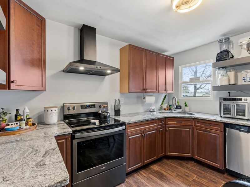 915 Sunrise Drive, Loveland, OH 45140 Photo 9