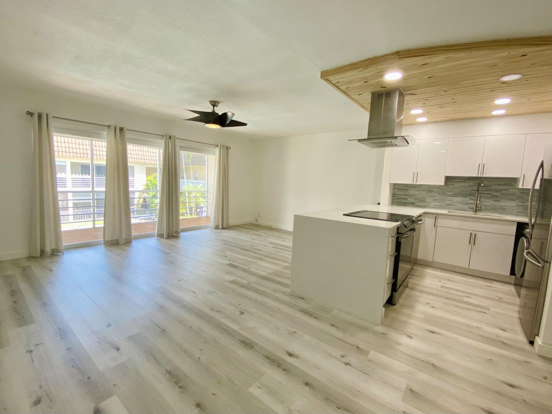 342 Southwind Drive, Unit 222, North Palm Beach, FL 33408 Photo